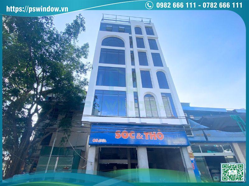 Cửa nhôm kính 1 chiều lắp đặt cho mặt tiền nhà phố