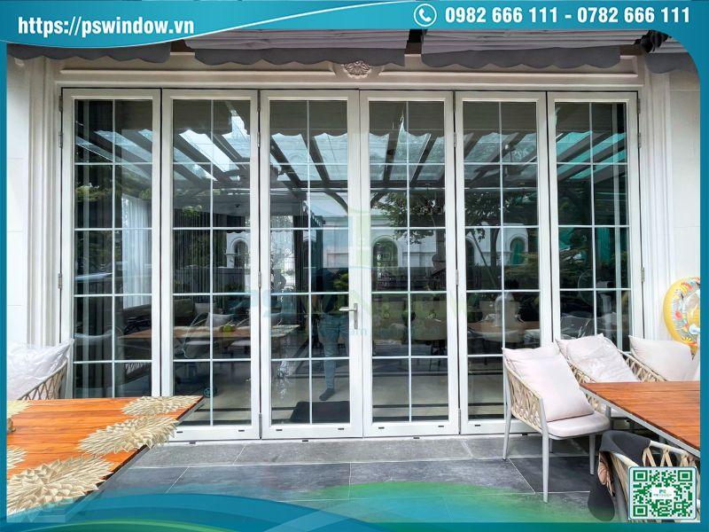 Cửa nhôm Maxpro kính hộp nan nhôm màu trắng ngà xếp trượt