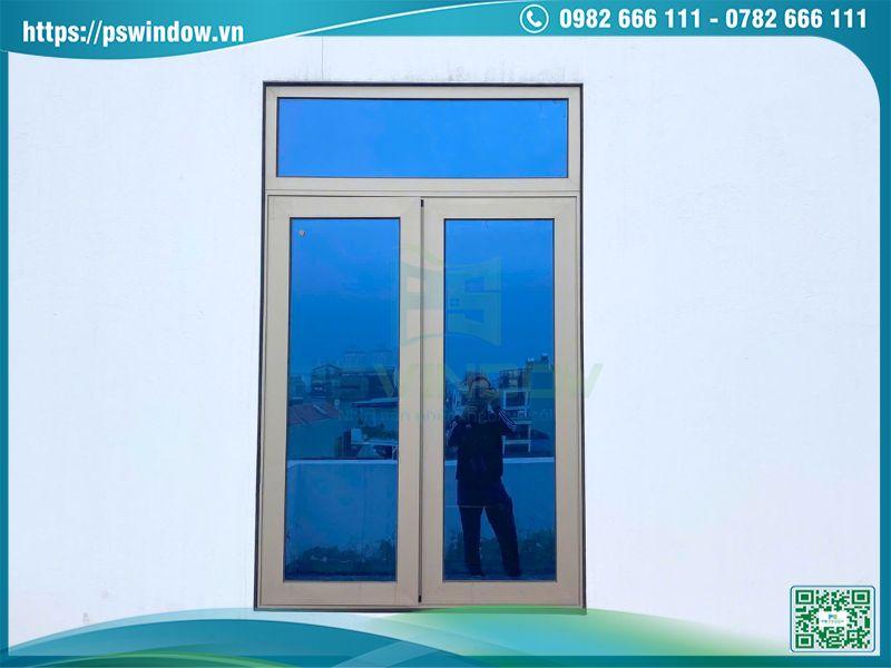Cửa sổ mở quay 2 cánh fix trên nhôm Xingfa Class A màu champagne