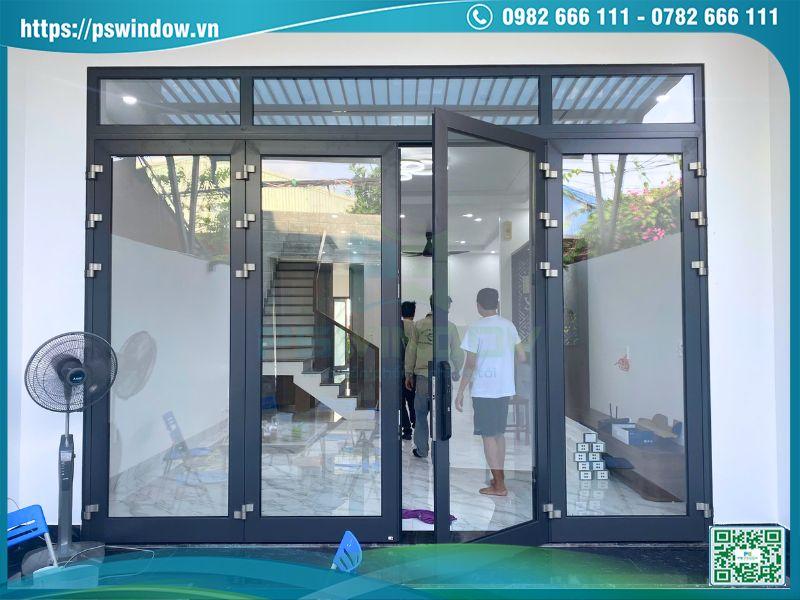Cửa Xingfa xám đá với bề mặt sơn cao cấp bền đẹp, tinh tế