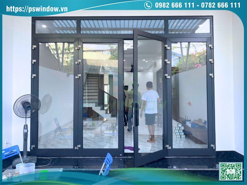 Mẫu cửa chính mở quay 4 cánh nhôm Xingfa màu xám đá