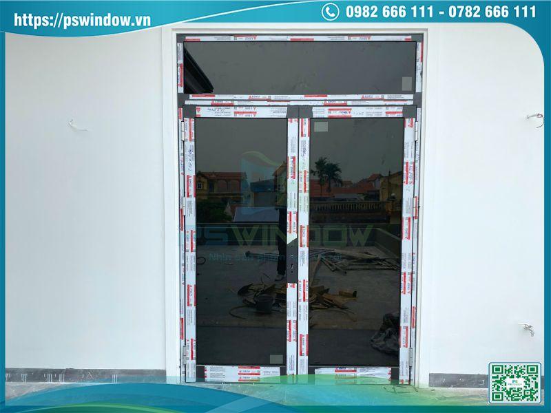 Mẫu cửa đi 2 cánh mở quay có ô thoáng phía trên nhôm Xingfa