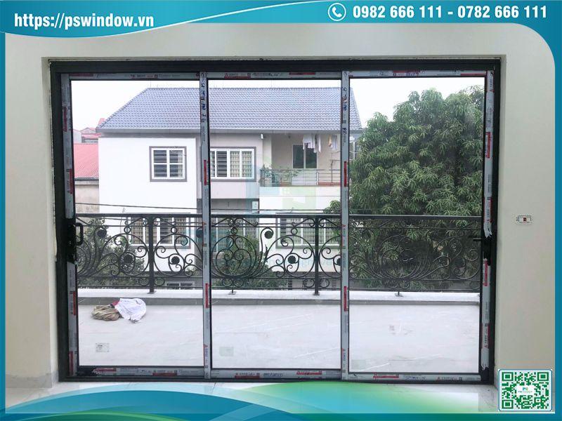 Mẫu cửa lùa 3 cánh màu đen hiện đại