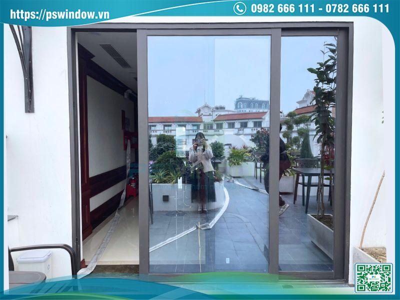 Mẫu cửa nhôm kính 1 chiều 2 cánh lùa Xingfa xám đá