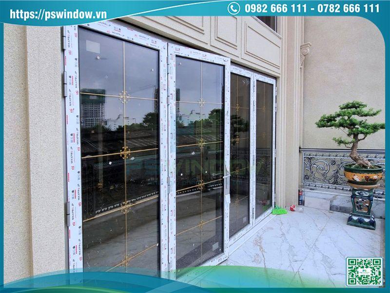 Mẫu cửa nhôm kính tân cổ điển kiểu mở quay kính hộp nan đồng màu trà