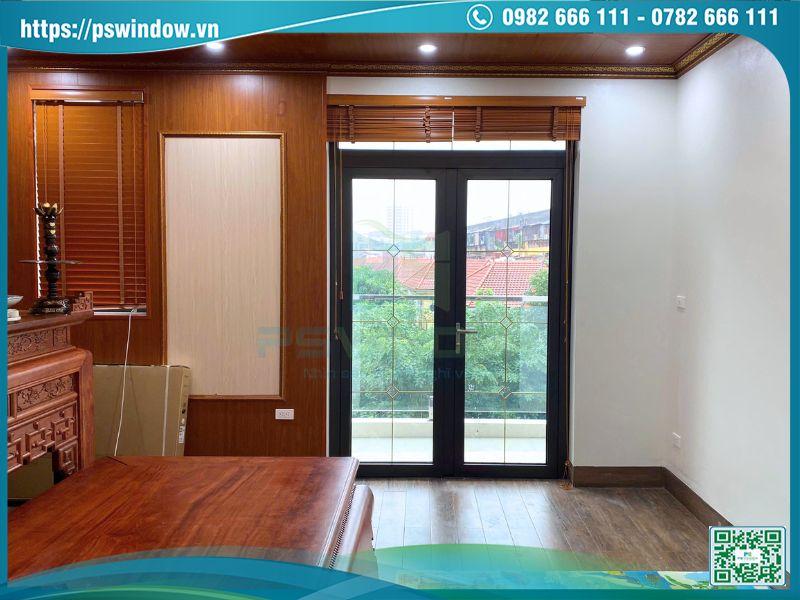 Mẫu cửa nhôm tân cổ điển màu nâu thu kính hộp nan đồng sang trọng