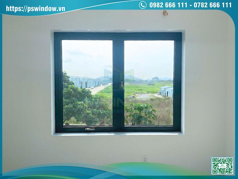 Mẫu cửa sổ mở quay hất kết hợp nhôm Xingfa màu xám đá