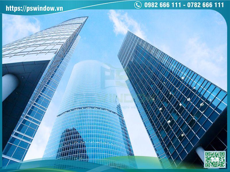 Vách kính mặt dựng hệ Semi-unitized cho tòa cao ốc hiện đại