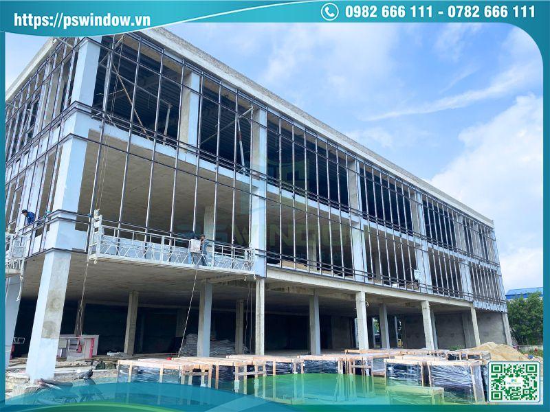 Công trình đã lắp khung nhôm mặt dựng và nhận kính hộp Low-e