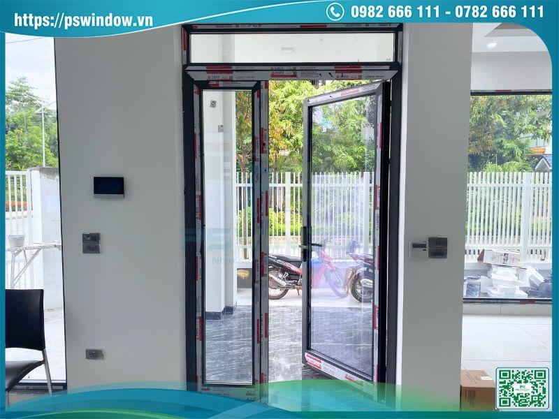 Cửa Xingfa mở quay cánh lệch