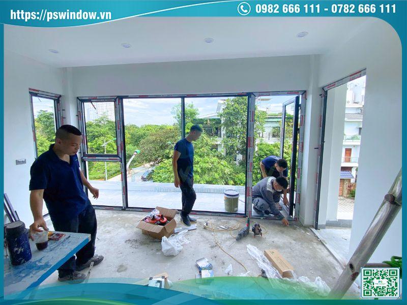 Công trình lắp đặt nhiều cửa và vách kính tối ưu ánh sáng, tầm nhìn