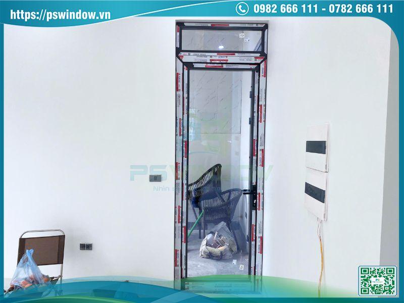 Cửa đi 1 cánh nhôm Xingfa xám đá làm cửa thông phòng