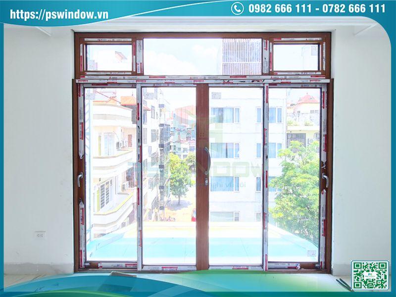 Cửa lùa 4 cánh nhôm Xingfa giả gỗ fix trên Pswindow