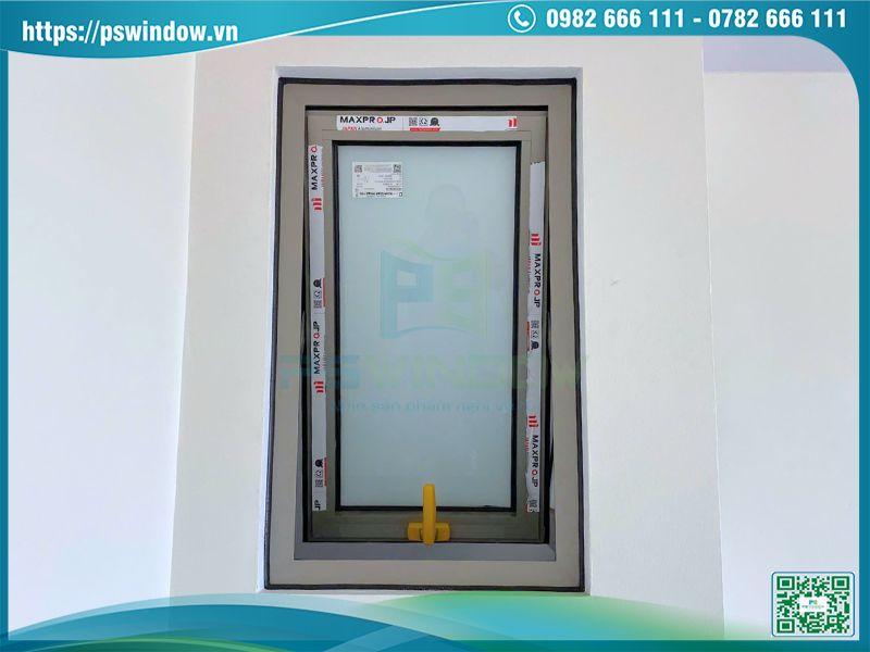 Cửa Maxpro màu sâm banh sử dụng phụ kiện Cmech cao cấp