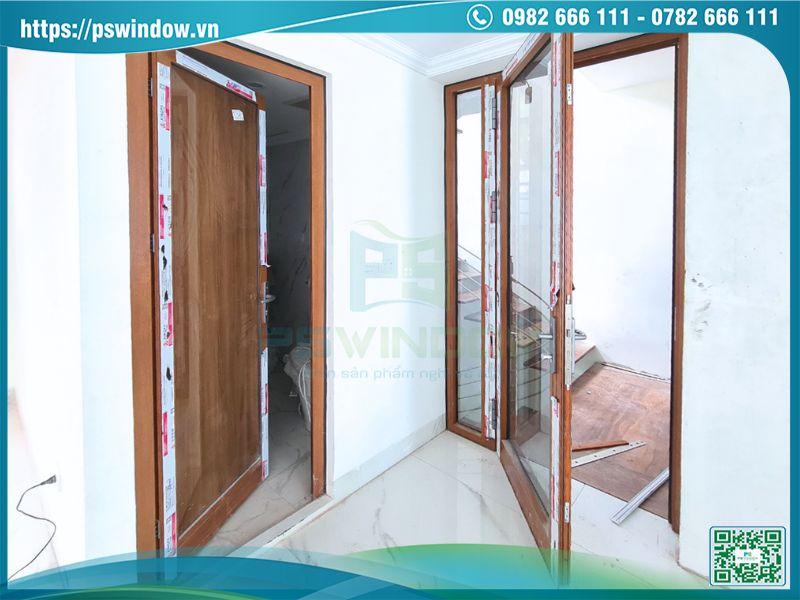 Cửa nhôm Xingfa vân gỗ mở quay 2 cánh kết hợp vách fix bên