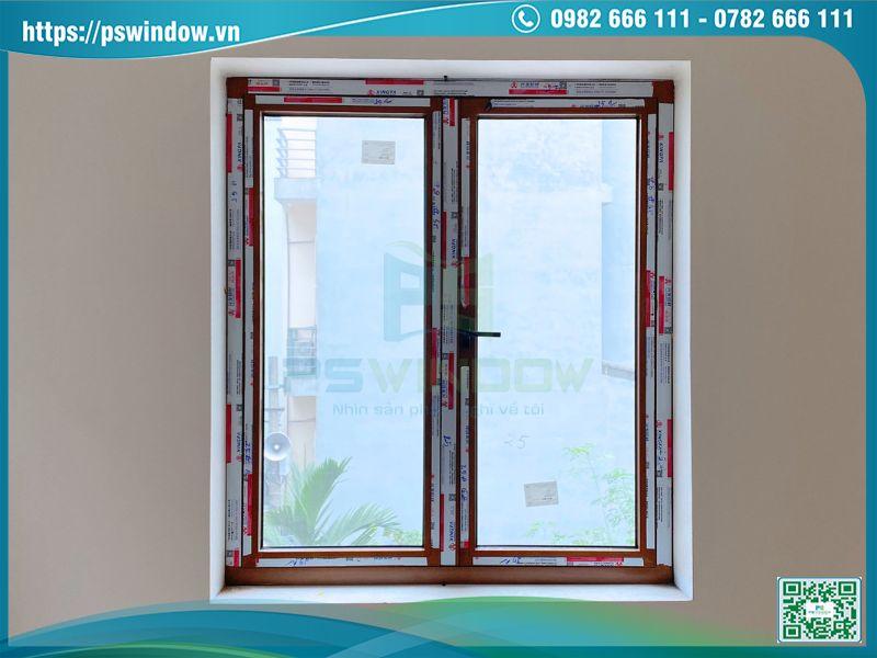Cửa sổ mở quay 2 cánh nhôm Xingfa màu vân gỗ