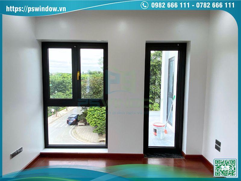 Cửa sổ và cửa đi phòng ngủ ra ban công