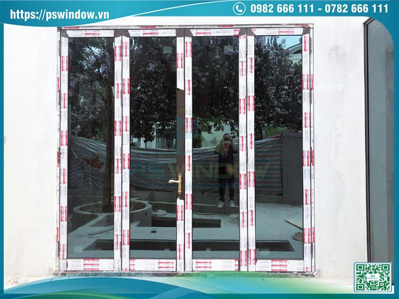 Cửa Xingfa 4 cánh mở quay màu nâu kính phản quang