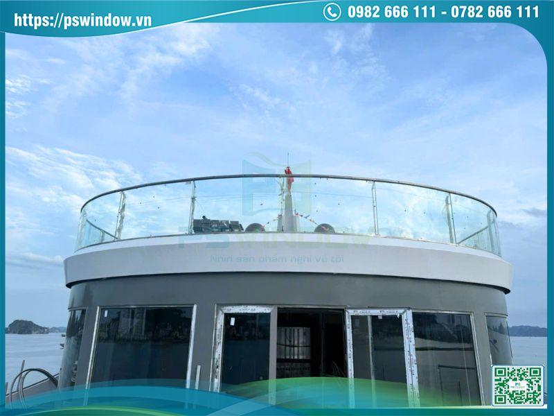 Hệ thống lan can kính chịu lực, an toàn và bền bỉ cho du thuyền