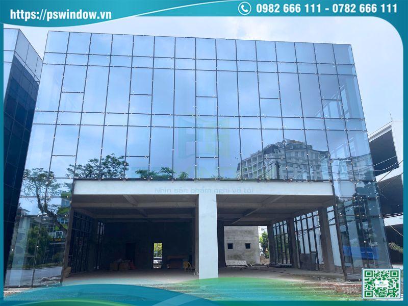Mặt dựng sử dụng kính hộp Low-e cách âm cách nhiệt tối ưu