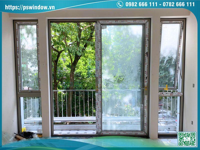Mẫu cửa sổ mở hất nhôm Maxpro 1 cánh màu champagne