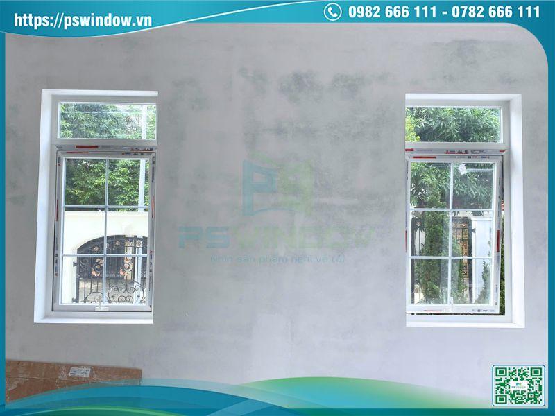 Mẫu cửa sổ mở hất 1 cánh nhôm Xingfa màu trắng kính hộp nan nhôm
