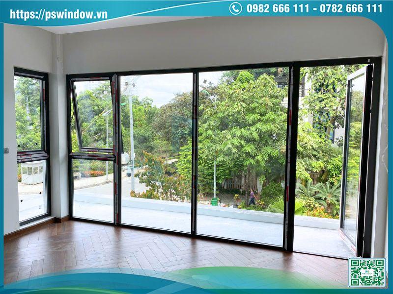 Vách kính kết hợp cửa đi mở quay 1 cánh và cửa sổ mở hất