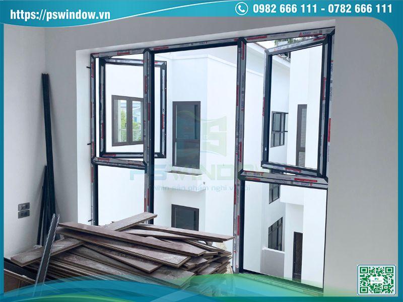 Vách kính kết hợp cửa sổ mở quay 2 bên