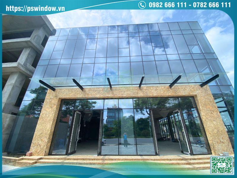 Vách kính mặt dựng sang trọng và hiện đại sau khi hoàn thiện