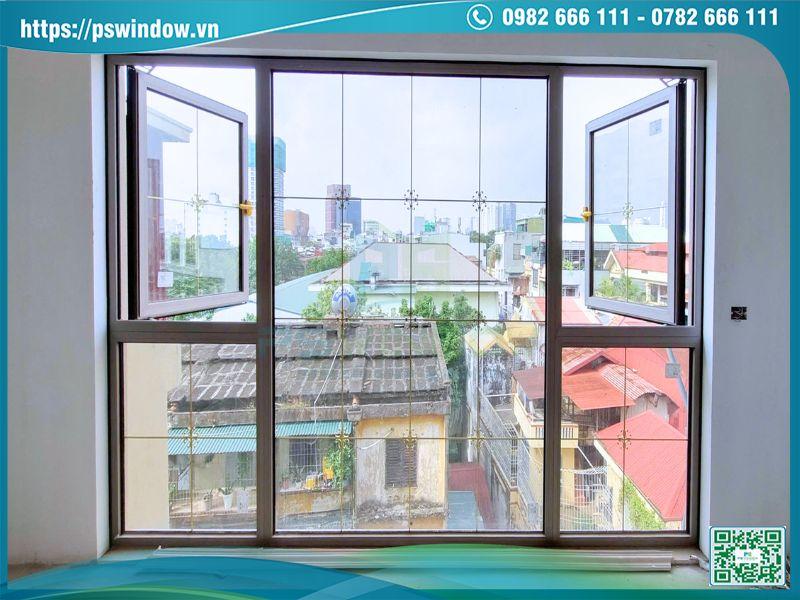 Vách kính nan đồng kết hợp cửa sổ mở quay Maxpro màu champagne