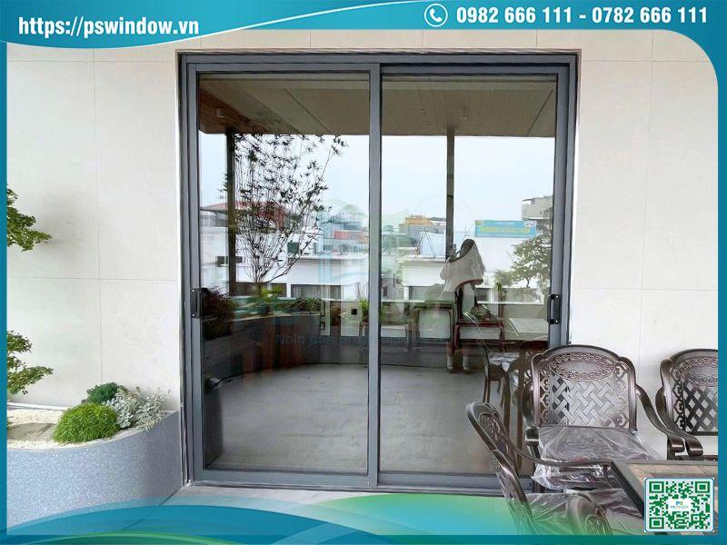 Cửa nhôm lùa 2 cánh Xingfa màu xám ghi, phụ kiện tay khóa D Kinlong