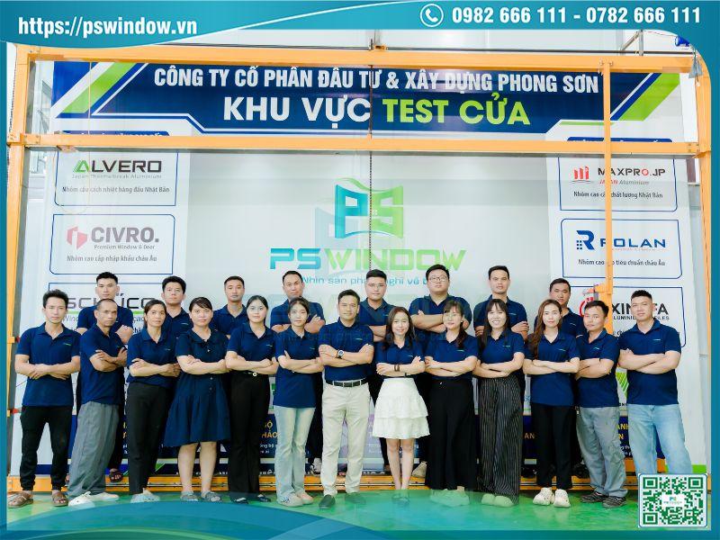 Đội ngũ cán bộ công nhân viên tại nhà máy nhôm kính PSWINDOW