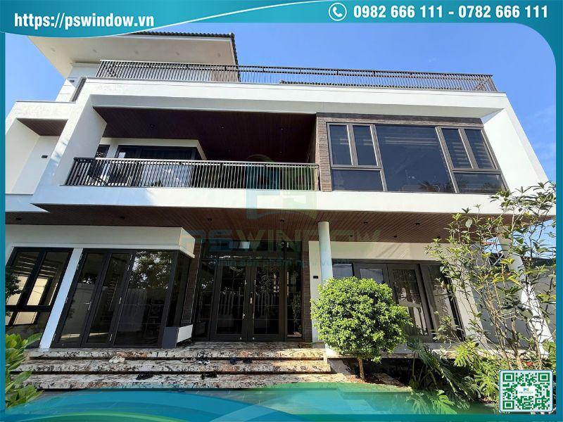 PSWINDOW lắp đặt cửa nhôm thủy lực và cửa Maxpro cao cấp cho biệt thự Đông Anh